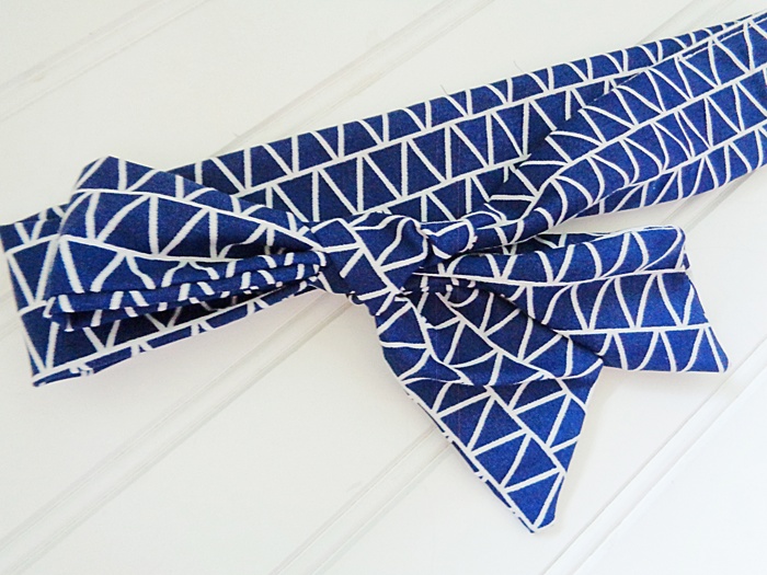 Knotted Headband - White Triangles on Navy