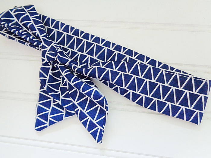 Knotted Headband - White Triangles on Navy