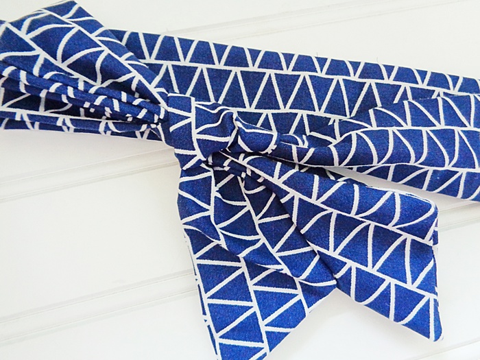 Knotted Headband - White Triangles on Navy
