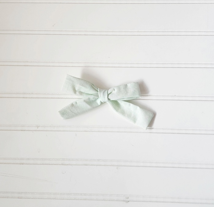Classic Bow Clip - Mint Lines