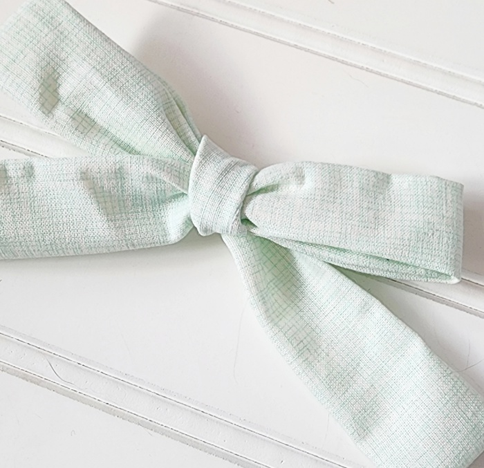 Classic Bow Clip - Mint Lines