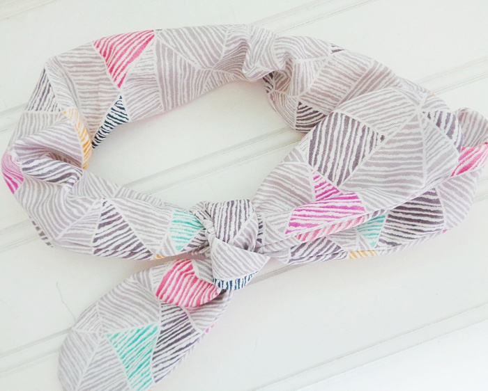 Knotted Elastic Headband - Mod Print on Gray