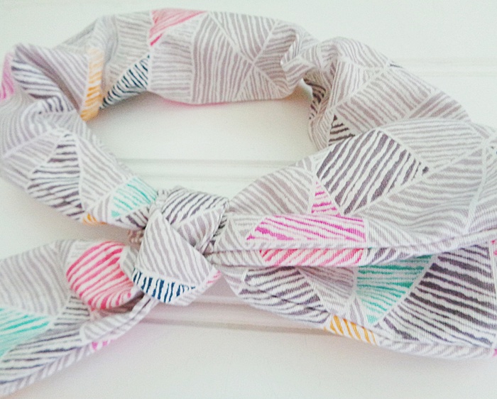 Knotted Elastic Headband - Mod Print on Gray