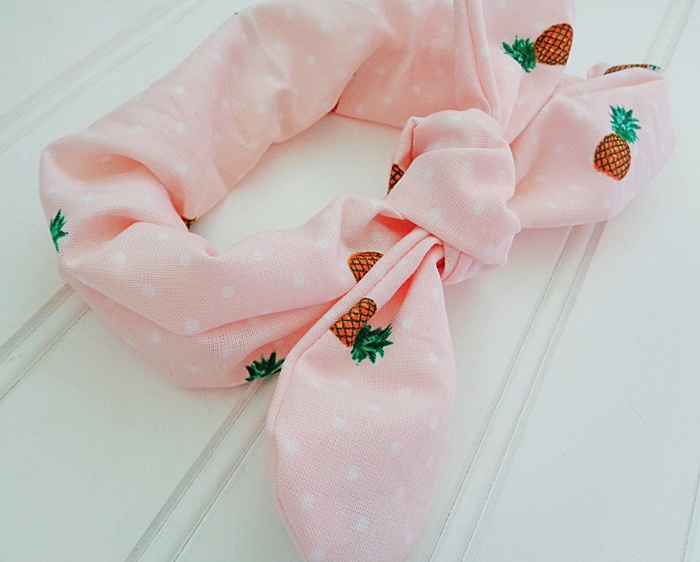 Knotted Elastic Headband - Pineapples and Dots on Peach