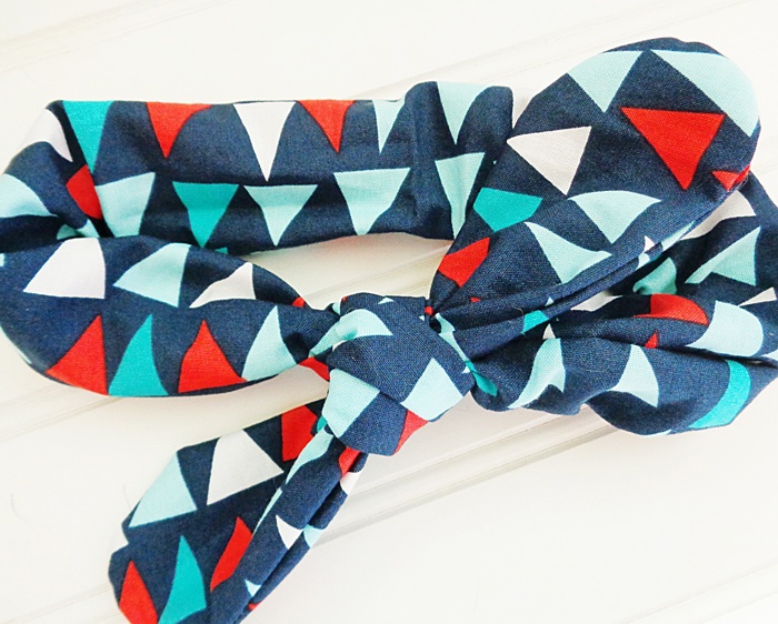 Knotted Elastic Headband - Triangles on Navy