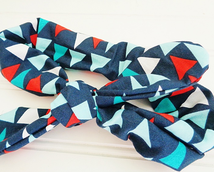 Knotted Elastic Headband - Triangles on Navy