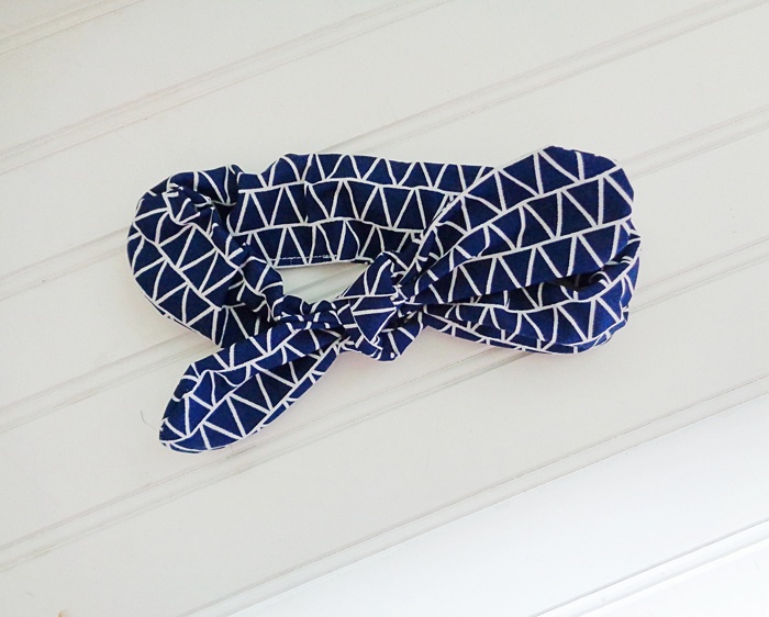 Knotted Elastic Headband - White Triangles on Navy