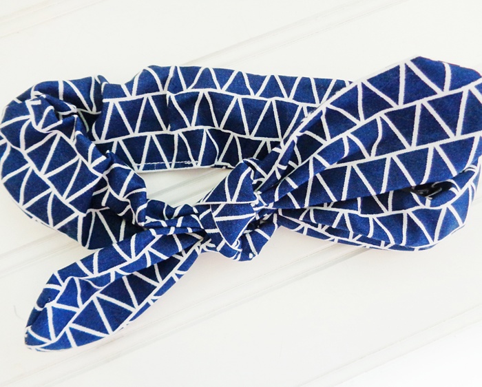 Knotted Elastic Headband - White Triangles on Navy