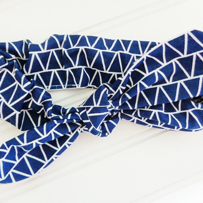 Knotted Elastic Headband - White Triangles on Navy