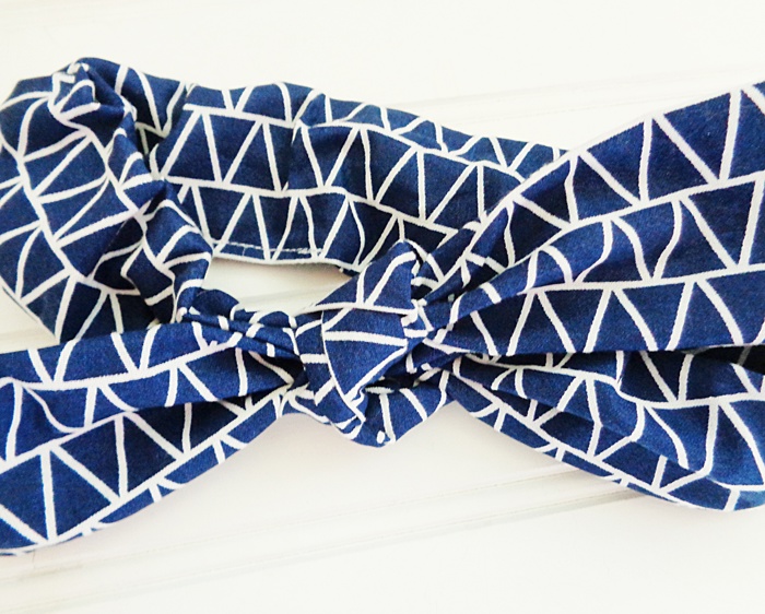 Knotted Elastic Headband - White Triangles on Navy