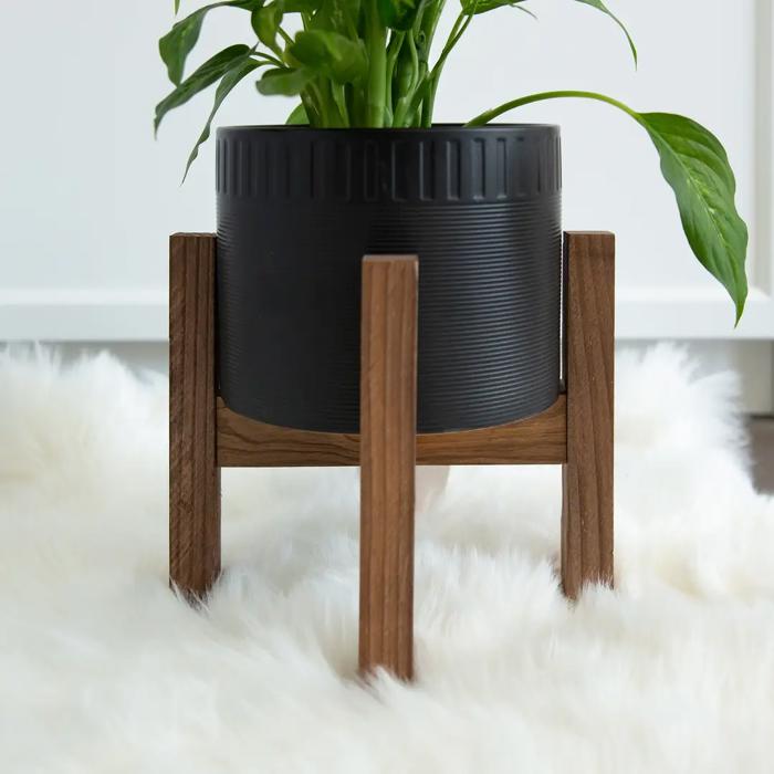8" Dumpling Ceramic Pot on Stand 