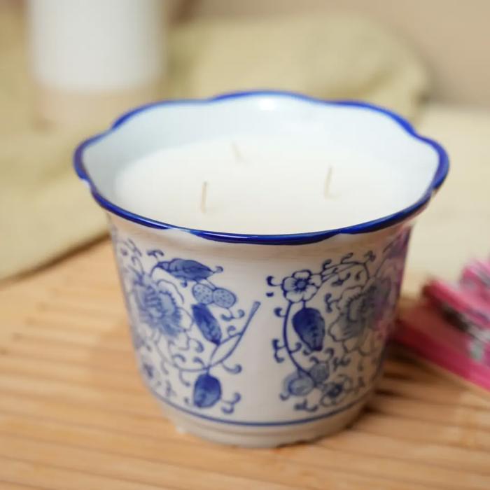 Blue & White Floral Ceramic Candle - Santal