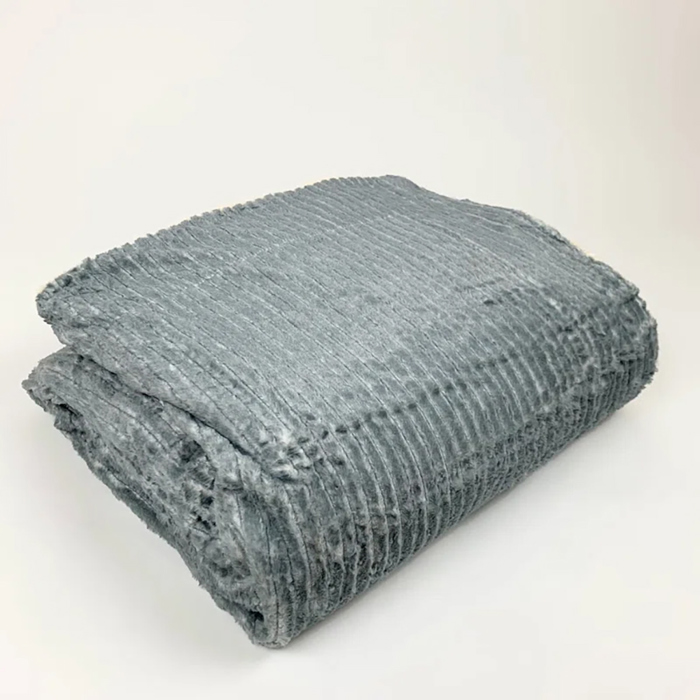 Cozy and Luxurious Flannel/Sherpa Queen Sized Blanket