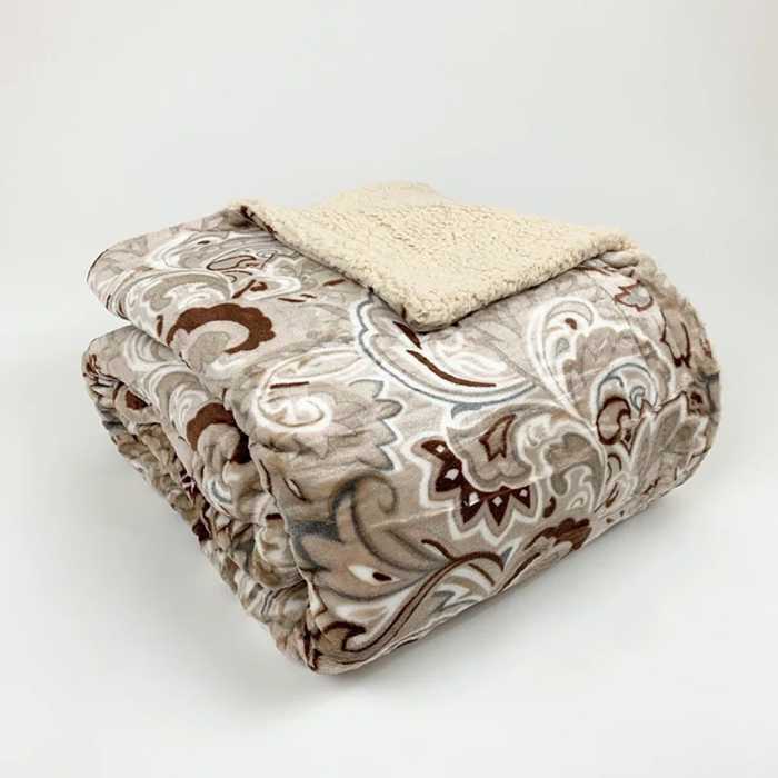 Cozy and Luxurious Flannel/Sherpa Queen Sized Blanket