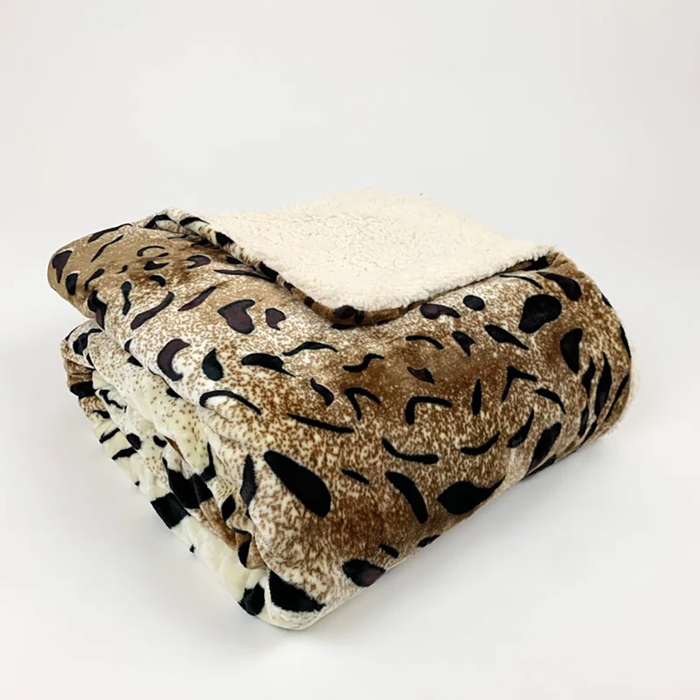 Cozy and Luxurious Flannel/Sherpa Queen Sized Blanket