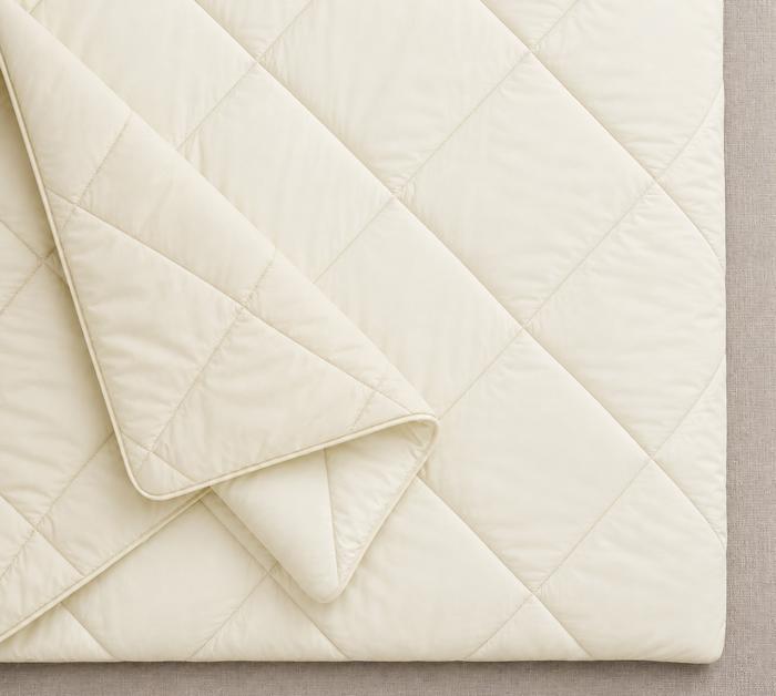 3-Piece Reversible Comforter Bedding Set with 2 Pillowcases, Lightweight Microfiber Construction, Soft Quilted Design for Year-Round Use, Available in Full/Queen & King/California King