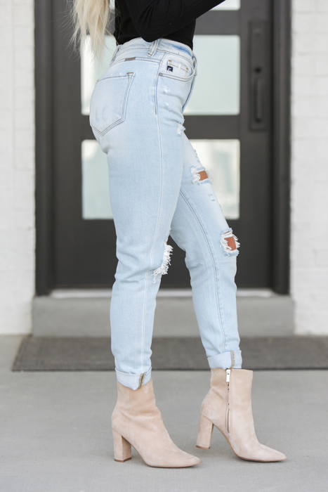 Ritta Light Wash Mom Jeans