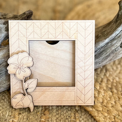 Birth Flower Frame | Personalized Wood Photo Frame | Magnetic or Easel Back