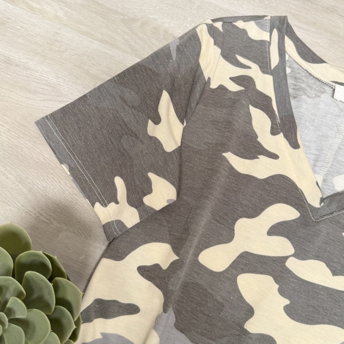 Emma Classic V-Neck Camo T-shirt