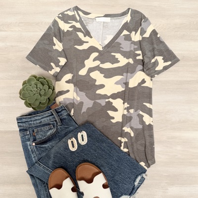 Emma Classic V-Neck Camo T-shirt
