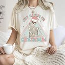 XXXL Ivory Cream Just Waiting For Christmas Skeleton Retro Classic Graphic Artwork Comfort Colors Tee