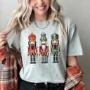 XXL Bay Light Sage Retro Nutcrackers Classic Colorful Christmas Print Illustration For Holiday Season And Nostalgia Comfort Colors Tee