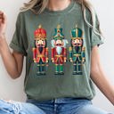 XXL Moss Dark Green Retro Nutcrackers Classic Colorful Christmas Print Illustration For Holiday Season And Nostalgia Comfort Colors Tee