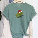 XXL Light Green Santa Frog Christmas Retro Toad Holiday Edition Classic Cartoon Style Comfort Colors Tee