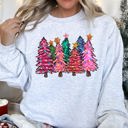 XXL Ash Light Gray Bright Christmas Trees Festive Night Sky With Ornaments And Pinecones Graphic Sweatshirt