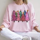 XXXL Light Pink Bright Christmas Trees Festive Night Sky With Ornaments And Pinecones Graphic Sweatshirt