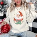 XXXL Sand Santa Is Coming To Town Retro Christmas Nostalgic Graphic Festive Holiday Cheer Vintage Style Sweatshirt