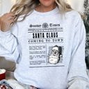  Santa Claus Is Coming To Town, Retro Newspaper Christmas Edition Vintage Print Sweatshirt