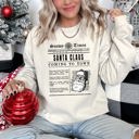 Small Sand Santa Claus Is Coming To Town, Retro Newspaper Christmas Edition Vintage Print Sweatshirt