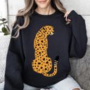  Leopard Heart Spots Valentine's Day Leopard Print Love Pattern Cozy Vintage Style Sweatshirt