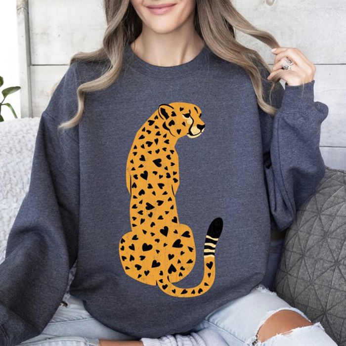 Leopard Heart Spots Valentine's Day Leopard Print Love Pattern Cozy Vintage Style Sweatshirt