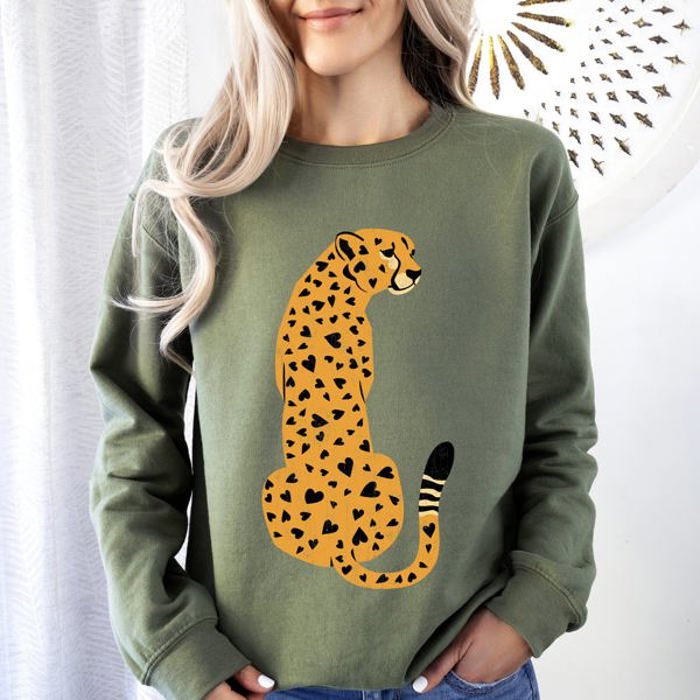 Leopard Heart Spots Valentine's Day Leopard Print Love Pattern Cozy Vintage Style Sweatshirt