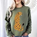  Leopard Heart Spots Valentine's Day Leopard Print Love Pattern Cozy Vintage Style Sweatshirt