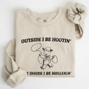 XL Sand Hootin Hollerin Bear Meme Graphic Illustration For Meme Fans Everywhere Sweatshirt