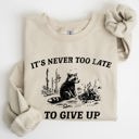 XXL Sand It's Never Too Late To Give Up Raccoon Meme Design For Laughs And Everyday Quirk Sweatshirt