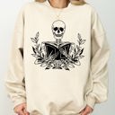 Medium Sand Reading Skeleton Book Lover Retro Literary Cozy Bookish Gothic Illustration Graphic Sweatshirt