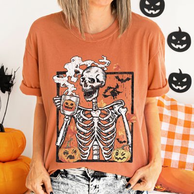 Coffee Lover Skeleton Mom Retro Vintage Brew Geek Heartwarming Portrait Comfort Colors Tee