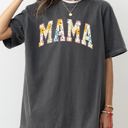 Small Pepper Dark Gray Floral Mama, Vintage Flowers, Gift for Mom, Summer, Botanical, Retro Floral Pattern Comfort Colors Tee