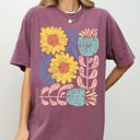  Bold Gorgeous Abstract Flowers Boho Floral Design For Summer Vibes And Garden Festival Nature Comfort Colors Tee