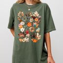 Large Moss Dark Green Autumn Pressed Leaves Beautiful Nature Flowers Botanical Fall Comfort Colors Tee