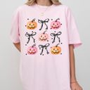 XXL Blossom Light Pink Halloween Cute Pumpkins Bows Jack-O-Lantern Girly Ribbons Coquette Spooky Autumn Fall Thanksgiving Comfort Colors Tee