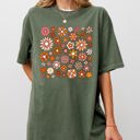  Retro Autumn Flowers Vintage Floral Pattern Autumn Seasonal Thanksgiving Halloween Floral Art Comfort Colors Tee