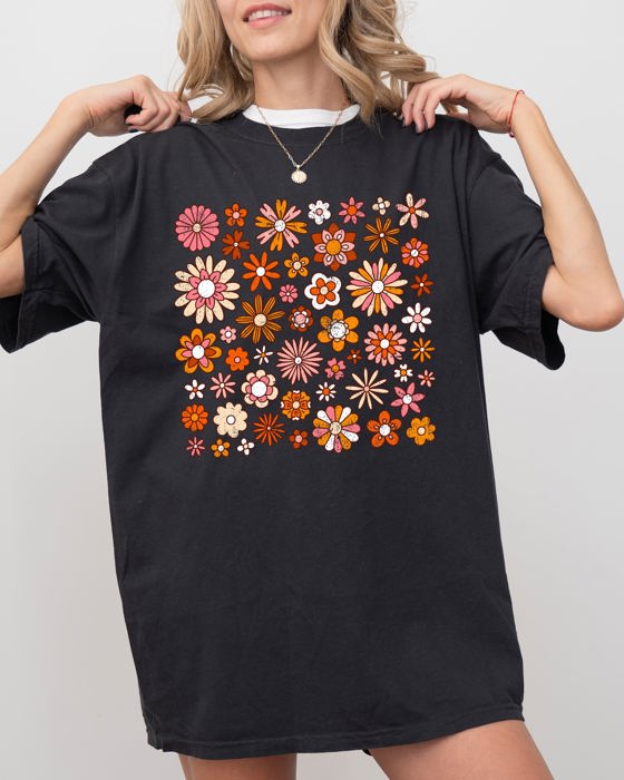 Retro Autumn Flowers Vintage Floral Pattern Autumn Seasonal Thanksgiving Halloween Floral Art Comfort Colors Tee