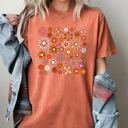 Medium Yam Retro Autumn Flowers Vintage Floral Pattern Autumn Seasonal Thanksgiving Halloween Floral Art Comfort Colors Tee