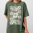  White Autumn Flowers Botanical Retro Fall Floral Vintage Garden Illustration Comfort Colors Tee