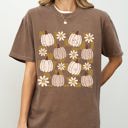  Checkered Pumpkins Daisies Flowers Retro Hippie Halloween Autumn Positivity Comfort Colors Tee